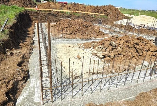 Къща на етап груб строеж във Варна