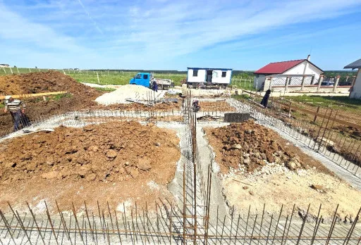 Къща на етап груб строеж във Варна