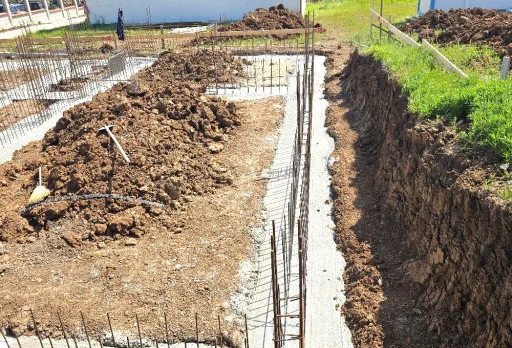 Къща на етап груб строеж във Варна