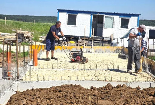 Къща на етап груб строеж във Варна