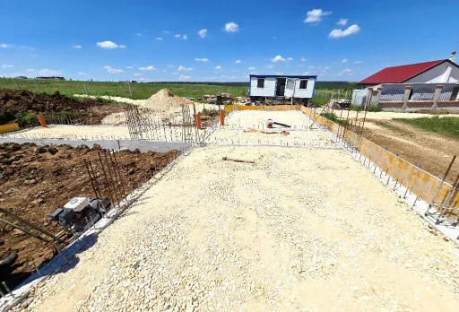 Къща на етап груб строеж във Варна