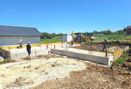 Къща на етап груб строеж във Варна