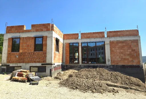 Класическа къща с покрив от керемиди – Рогачево 