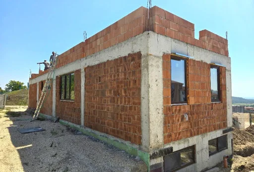 Класическа къща с покрив от керемиди – Рогачево 