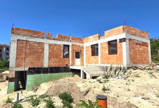 Класическа къща с покрив от керемиди – Рогачево 