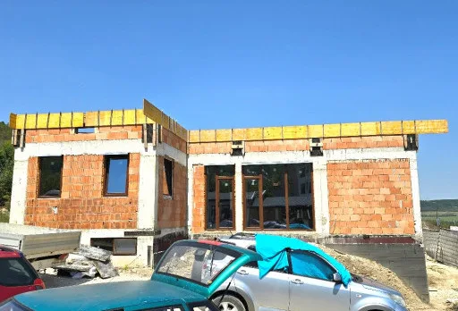 Класическа къща с покрив от керемиди – Рогачево 