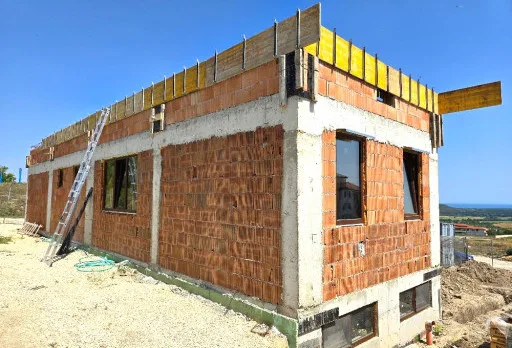 Класическа къща с покрив от керемиди – Рогачево 