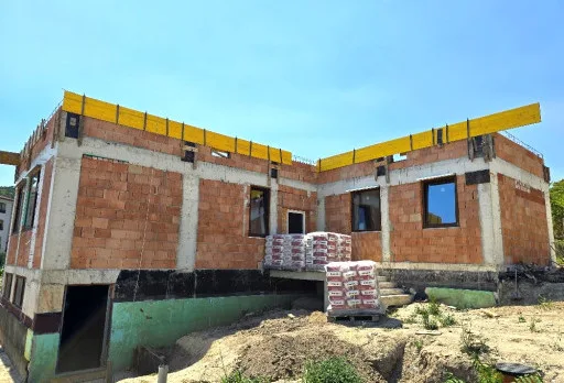 Класическа къща с покрив от керемиди – Рогачево 