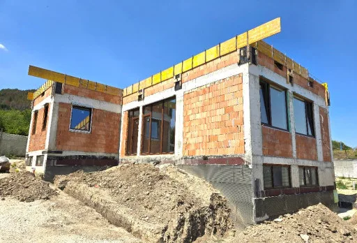 Класическа къща с покрив от керемиди – Рогачево 