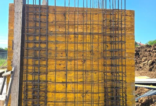 Къща на етап груб строеж във Варна