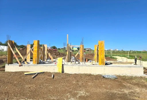 Къща на етап груб строеж във Варна