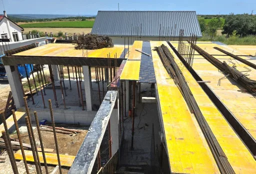 Къща на етап груб строеж във Варна