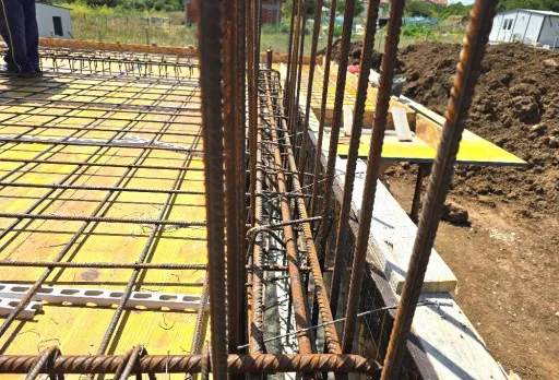 Къща на етап груб строеж във Варна