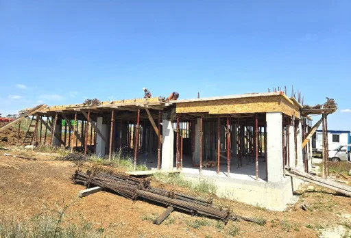 Къща на етап груб строеж във Варна