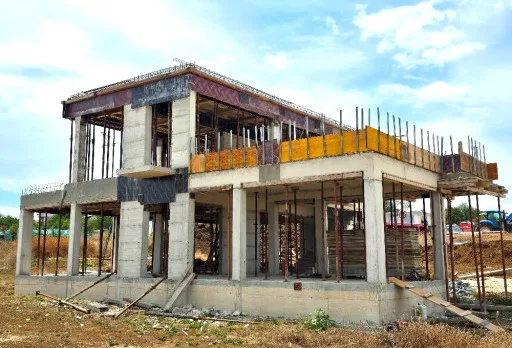 Къща на етап груб строеж във Варна