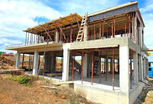 Къща на етап груб строеж във Варна