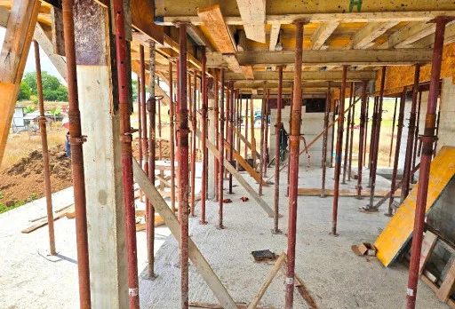 Къща на етап груб строеж във Варна