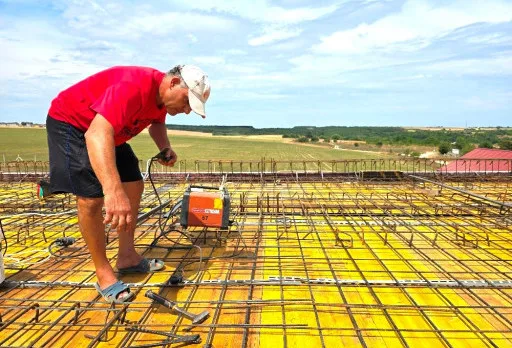 Къща на етап груб строеж във Варна