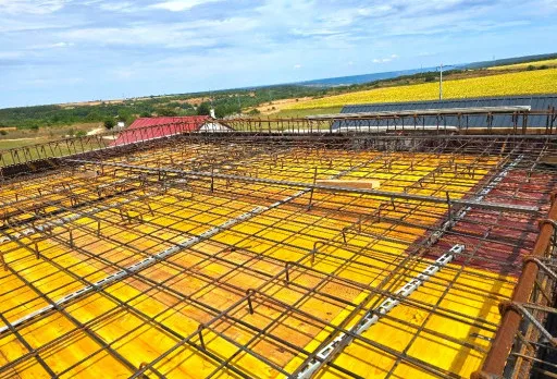 Къща на етап груб строеж във Варна