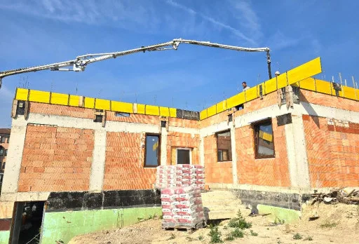 Класическа къща с покрив от керемиди – Рогачево 