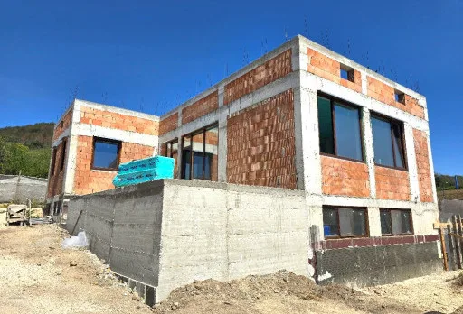 Класическа къща с покрив от керемиди – Рогачево 