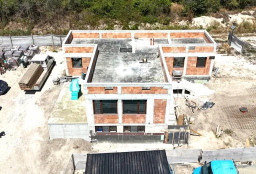 Класическа къща с покрив от керемиди – Рогачево 