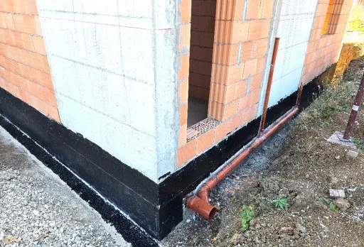 Къща на етап груб строеж във Варна