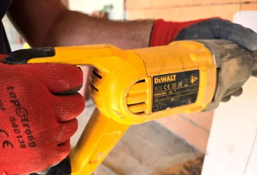 Къща на етап груб строеж във Варна