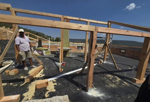 Класическа къща с покрив от керемиди – Рогачево 