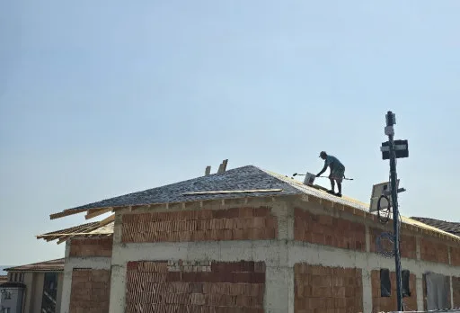 Класическа къща с покрив от керемиди – Рогачево 