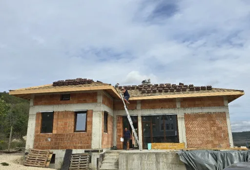 Класическа къща с покрив от керемиди – Рогачево 