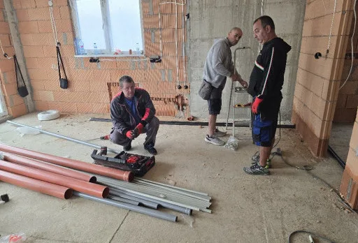 Къща на етап груб строеж във Варна