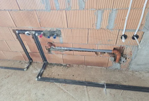 Къща на етап груб строеж във Варна