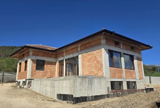 Класическа къща с покрив от керемиди – Рогачево 