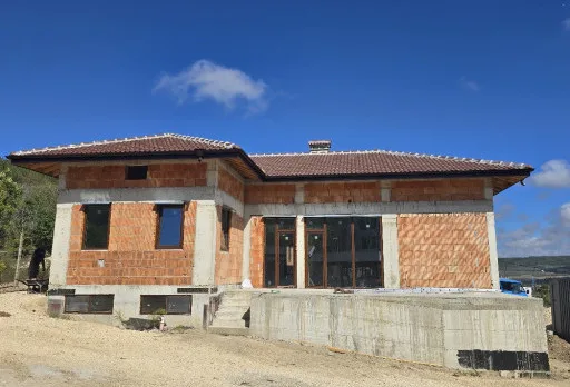 Класическа къща с покрив от керемиди – Рогачево 