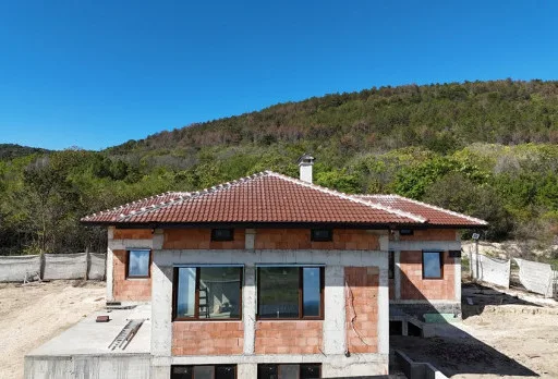 Класическа къща с покрив от керемиди – Рогачево 