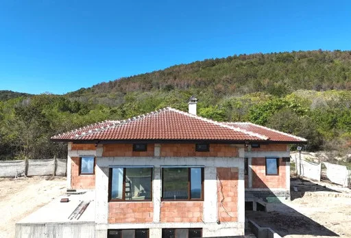 Класическа къща с покрив от керемиди – Рогачево 