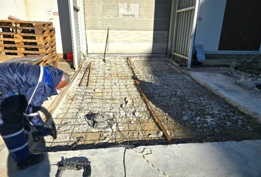 Строителство на бетонни рампи и площадки на складове за зърно и силози в Генерал Тошево