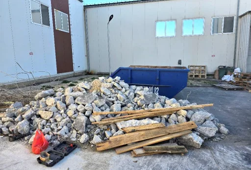 Строителство на бетонни рампи и площадки на складове за зърно и силози в Генерал Тошево