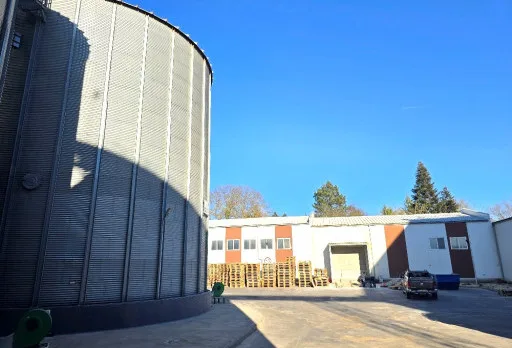 Строителство на бетонни рампи и площадки на складове за зърно и силози в Генерал Тошево