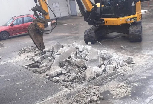 Строителство на бетонни рампи и площадки на складове за зърно и силози в Генерал Тошево