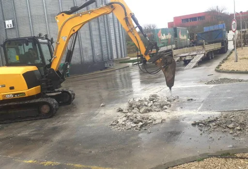 Строителство на бетонни рампи и площадки на складове за зърно и силози в Генерал Тошево