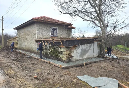 Bau- und Reparaturarbeiten an einem Haus in der Nähe von Varna