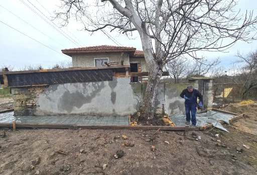Bau- und Reparaturarbeiten an einem Haus in der Nähe von Varna
