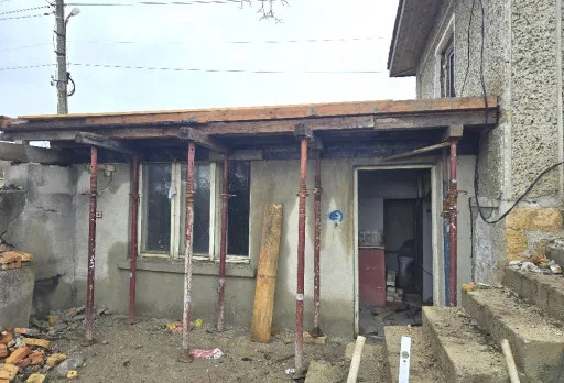 Bau- und Reparaturarbeiten an einem Haus in der Nähe von Varna