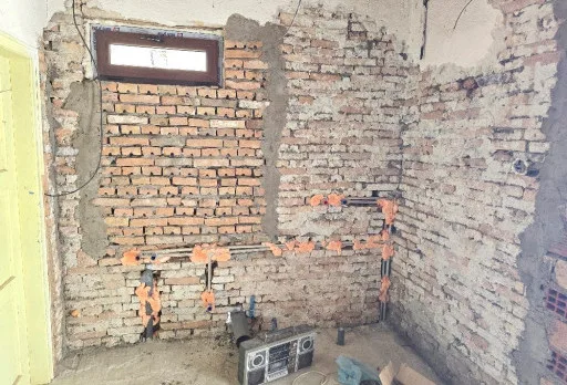 Bau- und Reparaturarbeiten an einem Haus in der Nähe von Varna