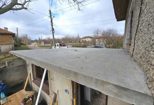 Bau- und Reparaturarbeiten an einem Haus in der Nähe von Varna