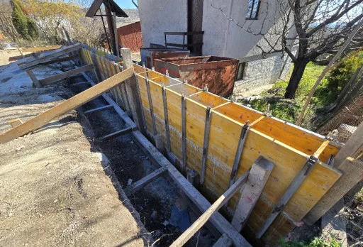 Строителство на бетонна подпорна стена в Балчик