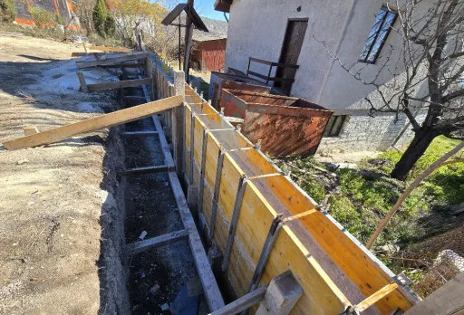 Строителство на бетонна подпорна стена в Балчик