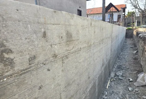 Строителство на бетонна подпорна стена в Балчик